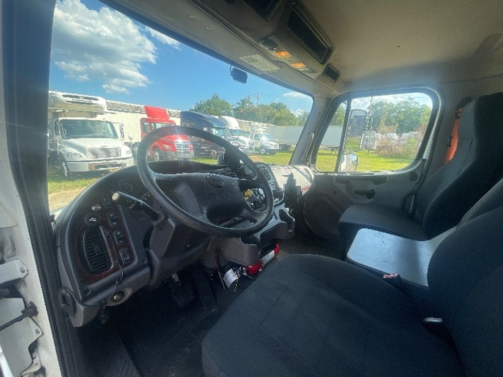 Refrigerated Truck-Light and Medium Duty Trucks-Freightliner-2019-M2-Spartanburg-SC-114,457\n\t\tmiles-$ 57,250 - Image 17
