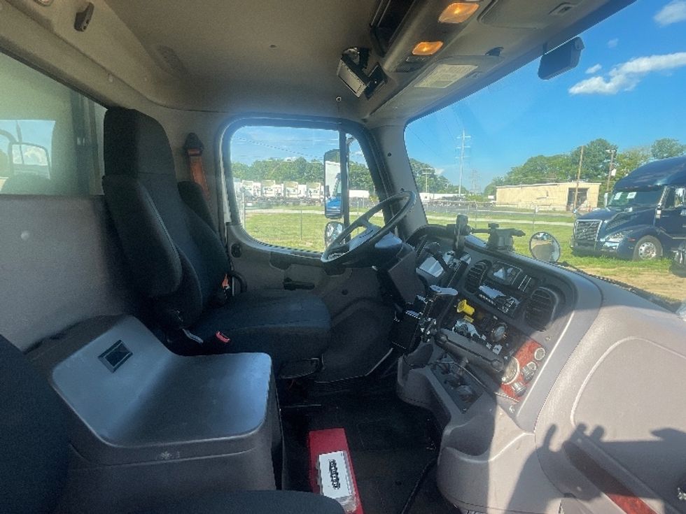 Refrigerated Truck-Light and Medium Duty Trucks-Freightliner-2019-M2-Spartanburg-SC-114,457\n\t\tmiles-$ 57,250 - Image 22