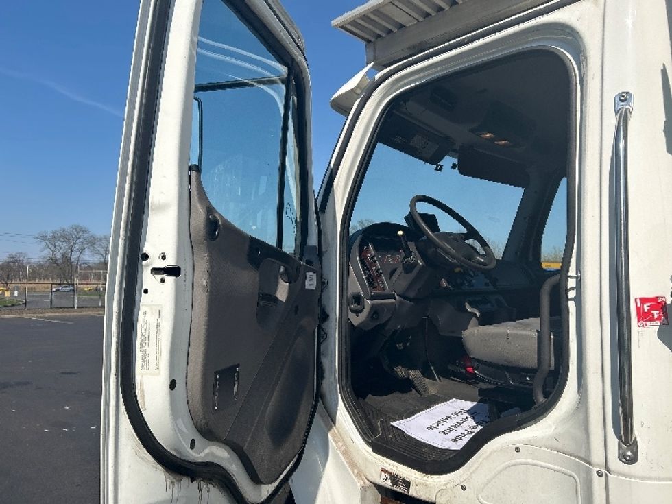Refrigerated Truck-Light and Medium Duty Trucks-Freightliner-2019-M2-Springfield-MA-269,147\n\t\tmiles-$ 25,500 - Image 16