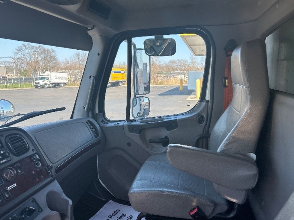 Refrigerated Truck-Light and Medium Duty Trucks-Freightliner-2019-M2-Springfield-MA-269,147\n\t\tmiles-$ 25,500 - Image 19