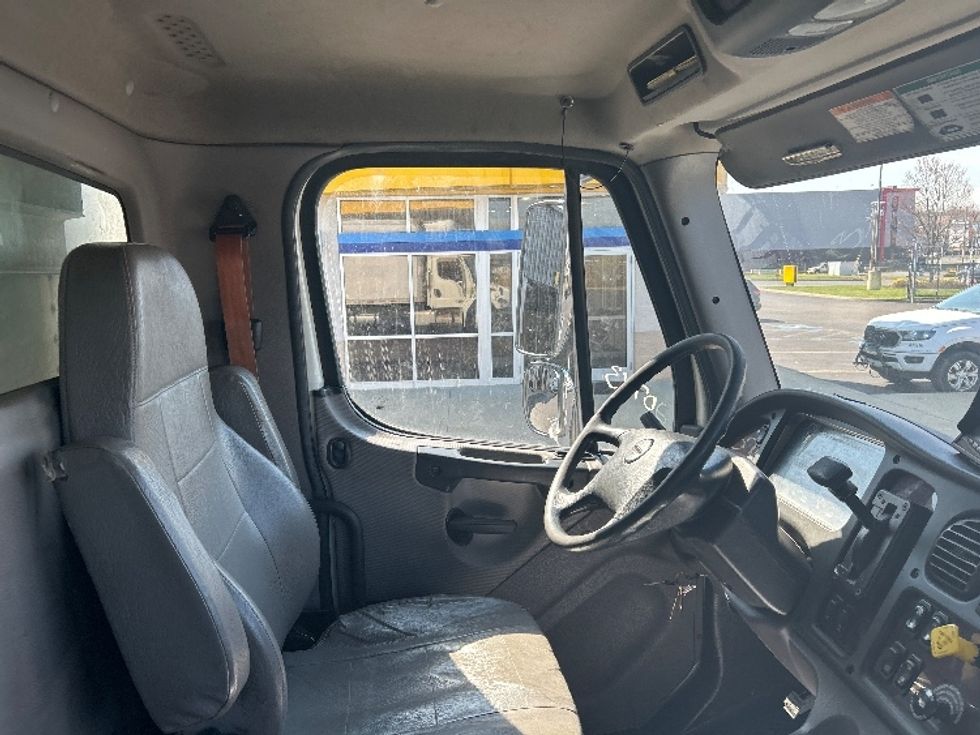 Refrigerated Truck-Light and Medium Duty Trucks-Freightliner-2019-M2-Springfield-MA-269,147\n\t\tmiles-$ 25,500 - Image 22