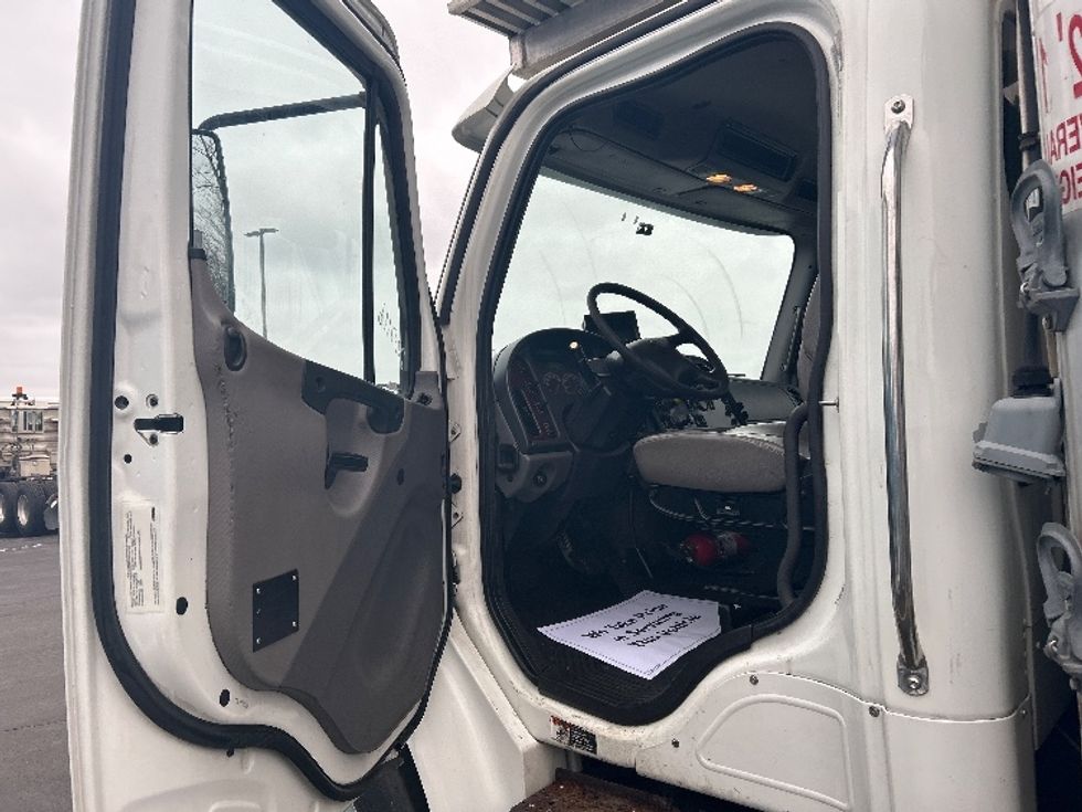 Refrigerated Truck-Light and Medium Duty Trucks-Freightliner-2019-M2-Springfield-MA-306,552\n\t\tmiles-$ 21,250 - Image 16