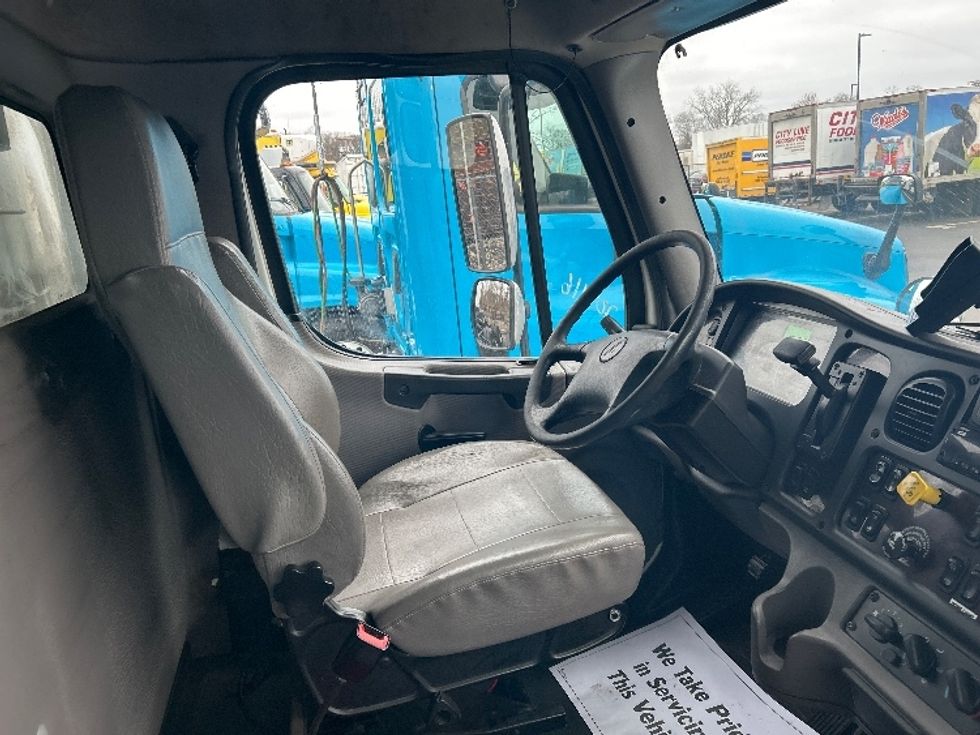 Refrigerated Truck-Light and Medium Duty Trucks-Freightliner-2019-M2-Springfield-MA-306,552\n\t\tmiles-$ 21,250 - Image 22