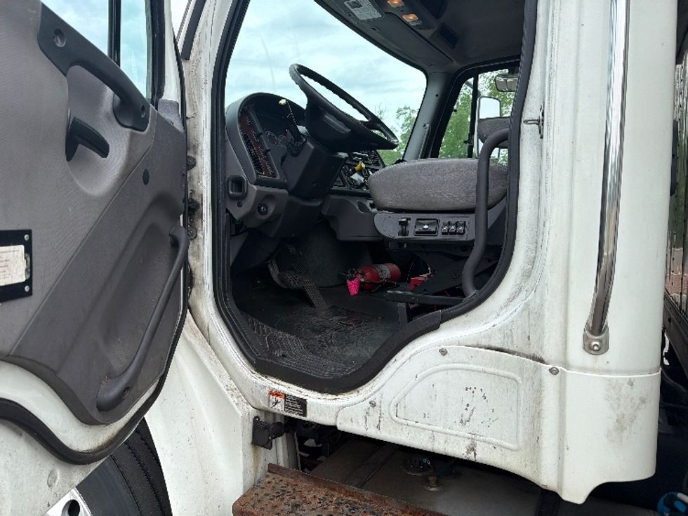 Refrigerated Truck-Light and Medium Duty Trucks-Freightliner-2019-M2-Springfield-MA-379,729\n\t\tmiles-$ 29,000 - Image 12