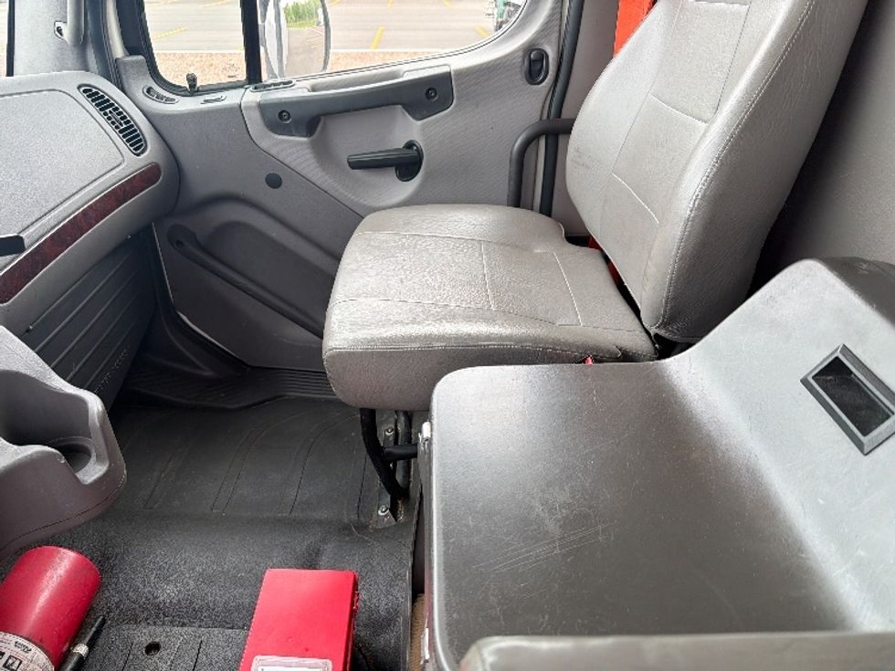 Refrigerated Truck-Light and Medium Duty Trucks-Freightliner-2019-M2-Springfield-MA-379,729\n\t\tmiles-$ 29,000 - Image 18