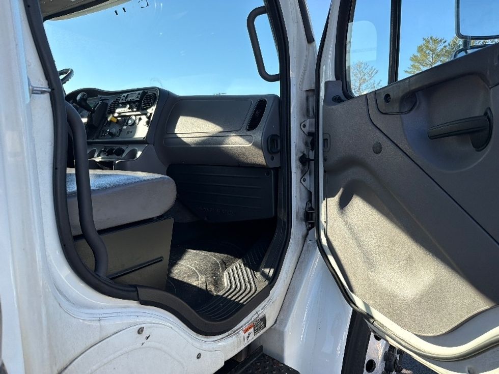 Refrigerated Truck-Light and Medium Duty Trucks-Freightliner-2019-M2-Sterling-VA-253,724\n\t\tmiles-$ 47,250 - Image 18