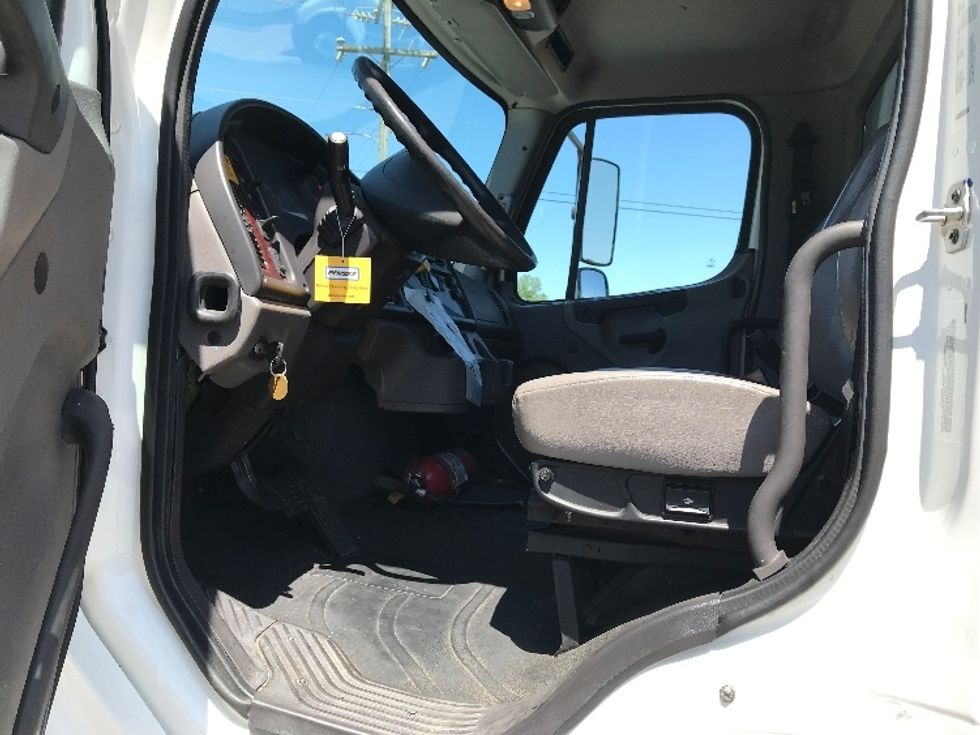 Refrigerated Truck-Light and Medium Duty Trucks-Freightliner-2019-M2-Suffolk-VA-128,350\n\t\tmiles-$ 72,000 - Image 15