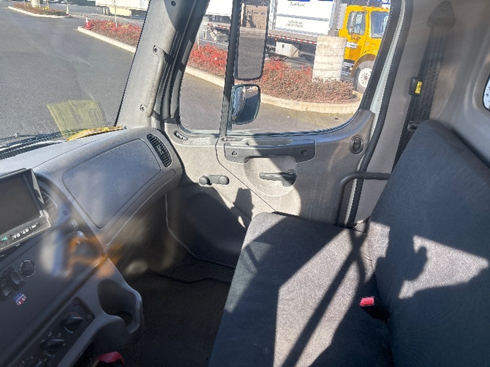 Refrigerated Truck-Light and Medium Duty Trucks-Freightliner-2019-M2-Tacoma-WA-265,661\n\t\tmiles-$ 46,000 - Image 19