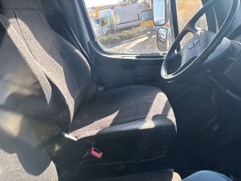 Refrigerated Truck-Light and Medium Duty Trucks-Freightliner-2019-M2-Tacoma-WA-265,661\n\t\tmiles-$ 46,000 - Image 22