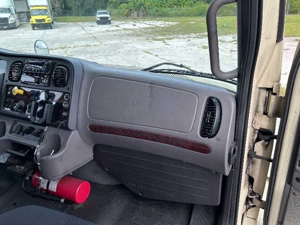 Refrigerated Truck-Light and Medium Duty Trucks-Freightliner-2019-M2-Tampa-FL-156,149\n\t\tmiles-$ 49,250 - Image 20