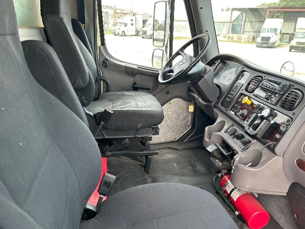 Refrigerated Truck-Light and Medium Duty Trucks-Freightliner-2019-M2-Tampa-FL-156,149\n\t\tmiles-$ 49,250 - Image 21