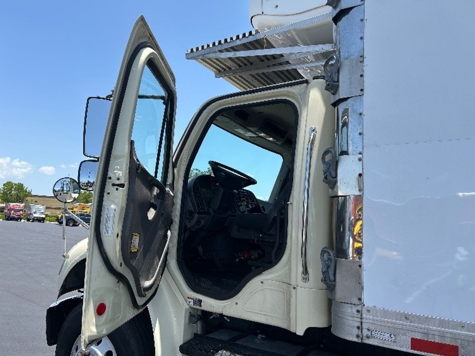 Refrigerated Truck-Light and Medium Duty Trucks-Freightliner-2019-M2-Tampa-FL-180,555\n\t\tmiles-$ 44,250 - Image 16