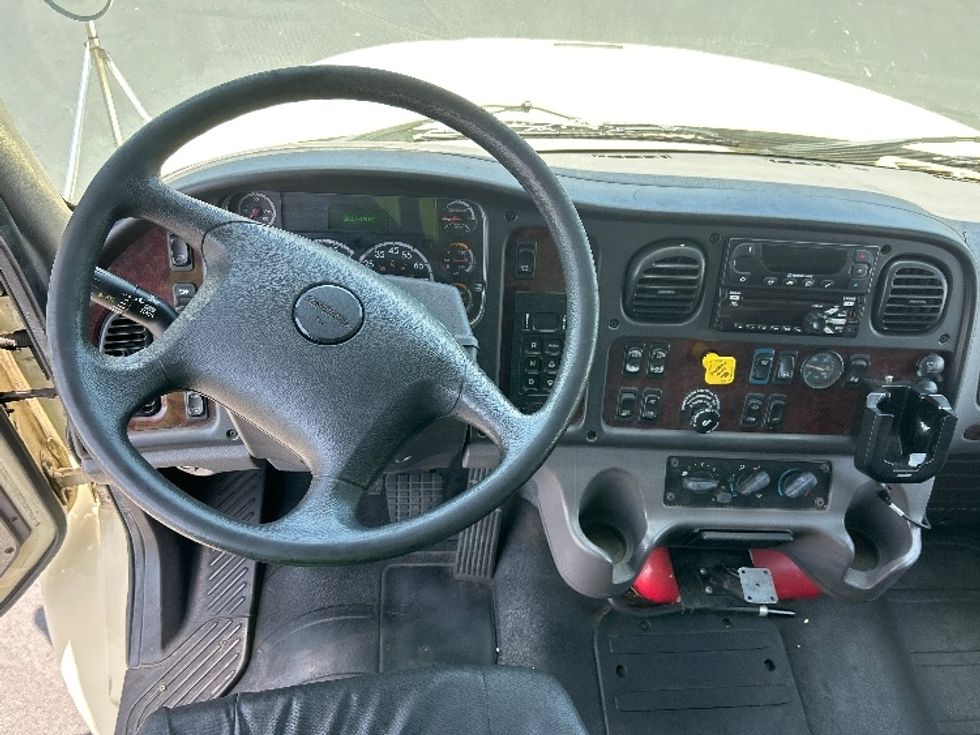 Refrigerated Truck-Light and Medium Duty Trucks-Freightliner-2019-M2-Tampa-FL-180,555\n\t\tmiles-$ 44,250 - Image 17