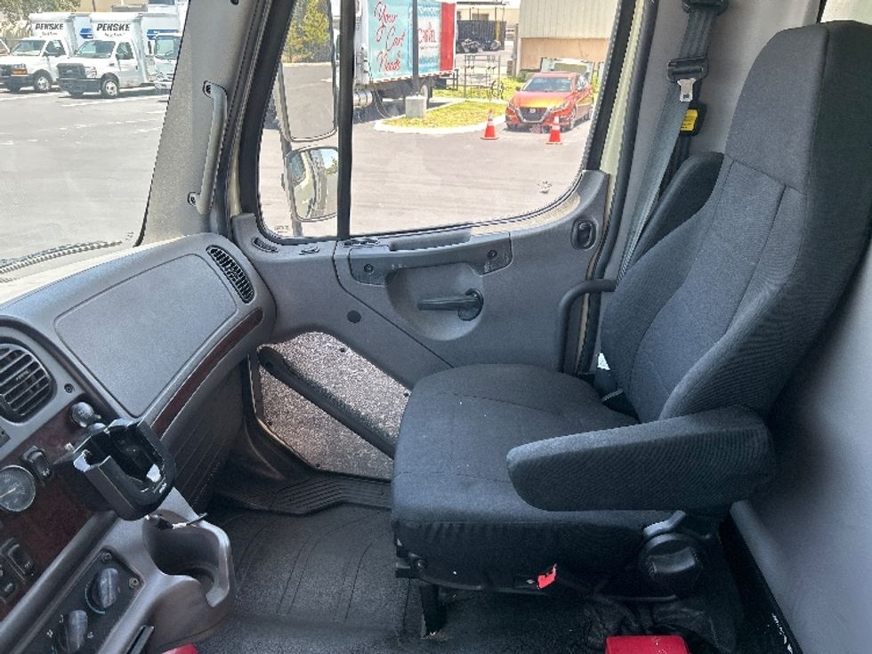 Refrigerated Truck-Light and Medium Duty Trucks-Freightliner-2019-M2-Tampa-FL-180,555\n\t\tmiles-$ 44,250 - Image 18