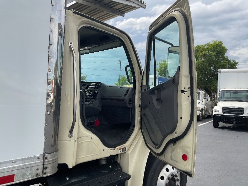 Refrigerated Truck-Light and Medium Duty Trucks-Freightliner-2019-M2-Tampa-FL-180,555\n\t\tmiles-$ 44,250 - Image 19