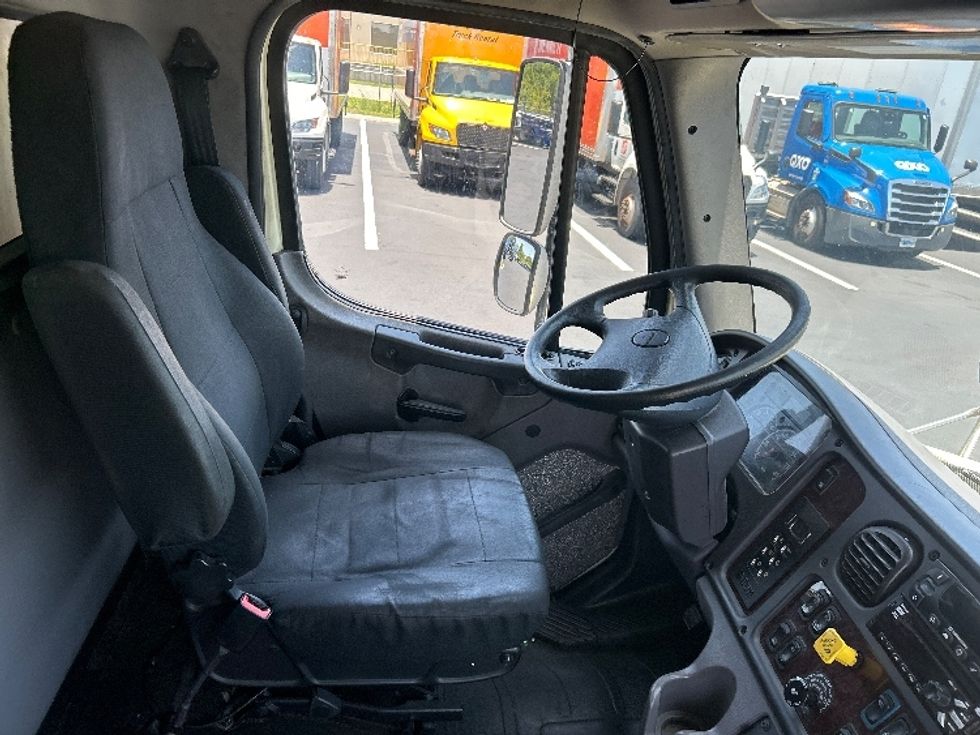 Refrigerated Truck-Light and Medium Duty Trucks-Freightliner-2019-M2-Tampa-FL-180,555\n\t\tmiles-$ 44,250 - Image 21