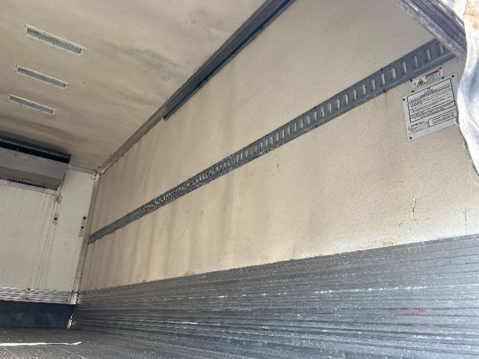 Refrigerated Truck-Light and Medium Duty Trucks-Freightliner-2019-M2-Tampa-FL-188,640\n\t\tmiles-$ 47,250 - Image 10