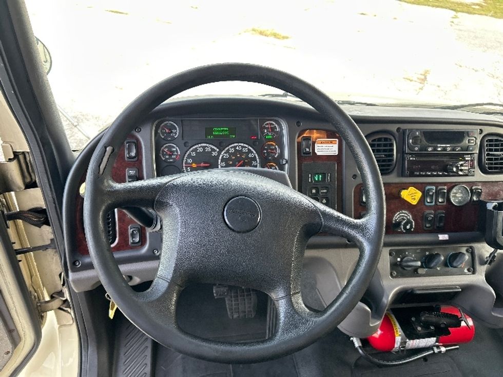 Refrigerated Truck-Light and Medium Duty Trucks-Freightliner-2019-M2-Tampa-FL-188,640\n\t\tmiles-$ 47,250 - Image 16