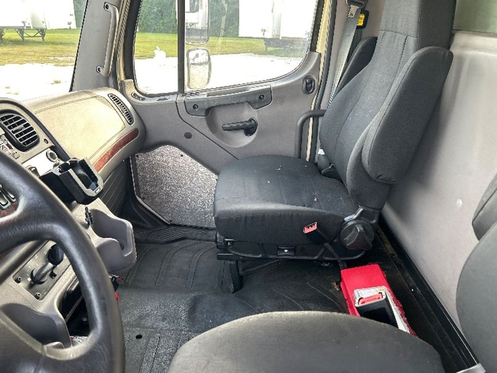 Refrigerated Truck-Light and Medium Duty Trucks-Freightliner-2019-M2-Tampa-FL-188,640\n\t\tmiles-$ 47,250 - Image 17