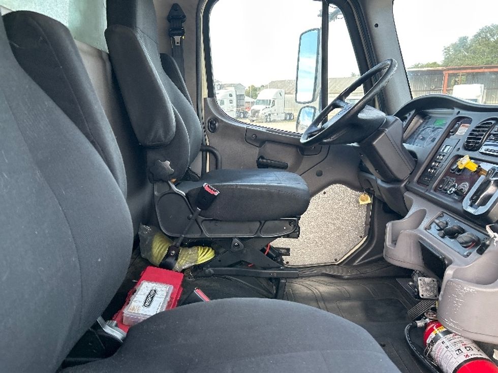 Refrigerated Truck-Light and Medium Duty Trucks-Freightliner-2019-M2-Tampa-FL-188,640\n\t\tmiles-$ 47,250 - Image 20