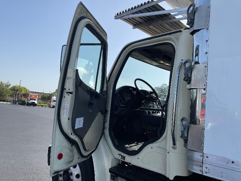 Refrigerated Truck-Light and Medium Duty Trucks-Freightliner-2019-M2-Tampa-FL-217,374\n\t\tmiles-$ 41,250 - Image 16