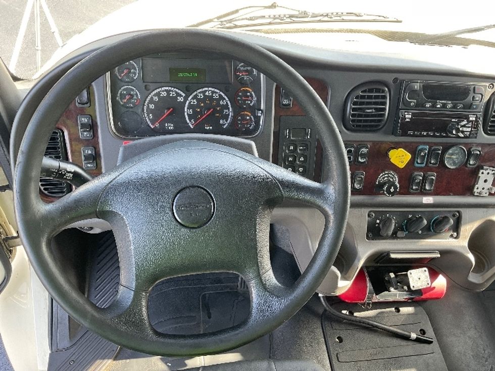 Refrigerated Truck-Light and Medium Duty Trucks-Freightliner-2019-M2-Tampa-FL-217,374\n\t\tmiles-$ 41,250 - Image 18