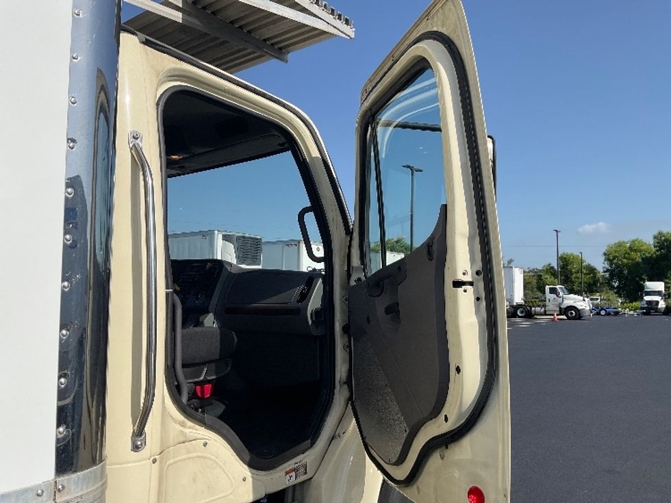 Refrigerated Truck-Light and Medium Duty Trucks-Freightliner-2019-M2-Tampa-FL-217,374\n\t\tmiles-$ 41,250 - Image 20
