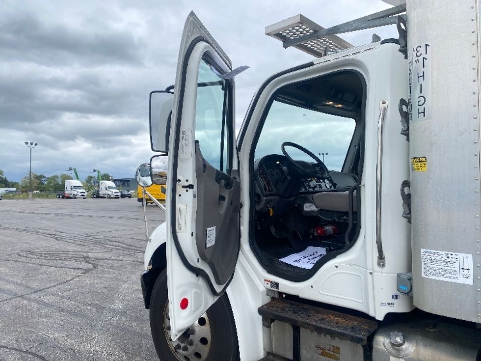 Refrigerated Truck-Light and Medium Duty Trucks-Freightliner-2019-M2-Toronto-ON-416,706\n\t\tkm-$ 49,000 - Image 16