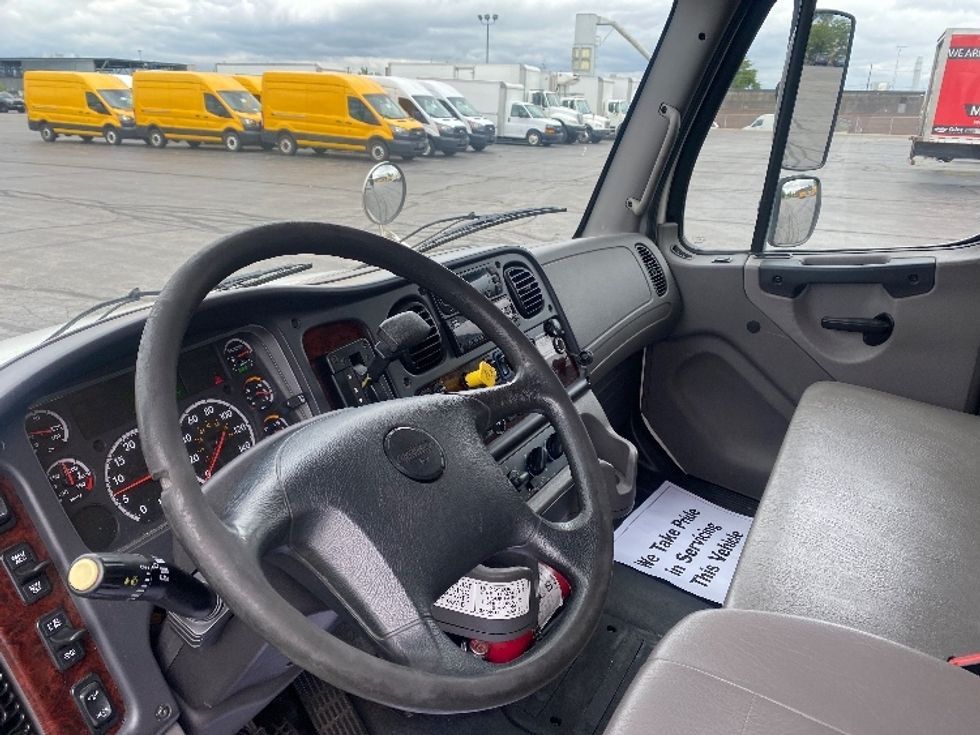 Refrigerated Truck-Light and Medium Duty Trucks-Freightliner-2019-M2-Toronto-ON-416,706\n\t\tkm-$ 49,000 - Image 17