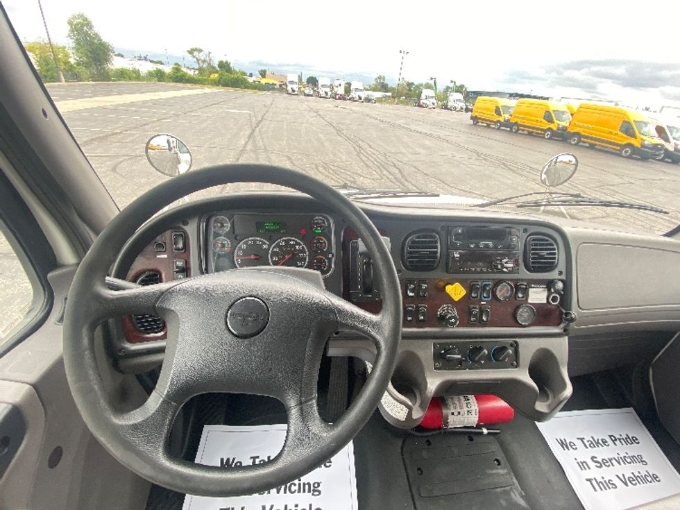 Refrigerated Truck-Light and Medium Duty Trucks-Freightliner-2019-M2-Toronto-ON-416,706\n\t\tkm-$ 49,000 - Image 18