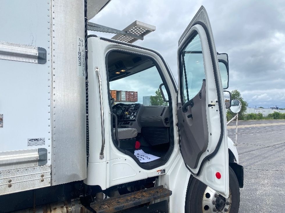 Refrigerated Truck-Light and Medium Duty Trucks-Freightliner-2019-M2-Toronto-ON-416,706\n\t\tkm-$ 49,000 - Image 20