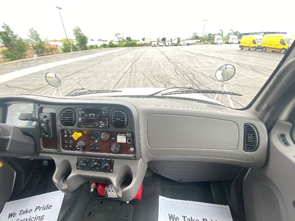 Refrigerated Truck-Light and Medium Duty Trucks-Freightliner-2019-M2-Toronto-ON-416,706\n\t\tkm-$ 49,000 - Image 21