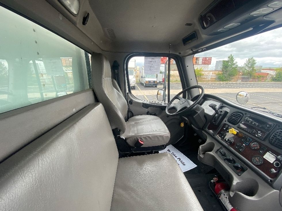 Refrigerated Truck-Light and Medium Duty Trucks-Freightliner-2019-M2-Toronto-ON-416,706\n\t\tkm-$ 49,000 - Image 22