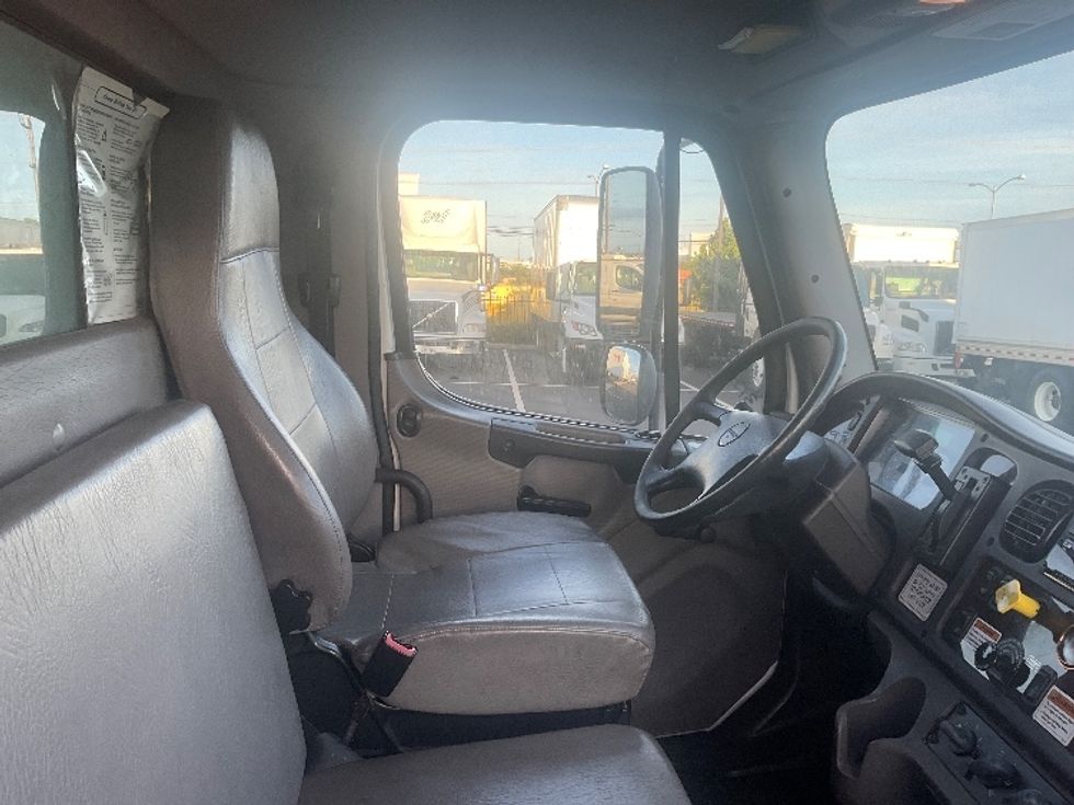 Refrigerated Truck-Light and Medium Duty Trucks-Freightliner-2019-M2-Torrance-CA-104,741\n\t\tmiles-$ 58,500 - Image 21