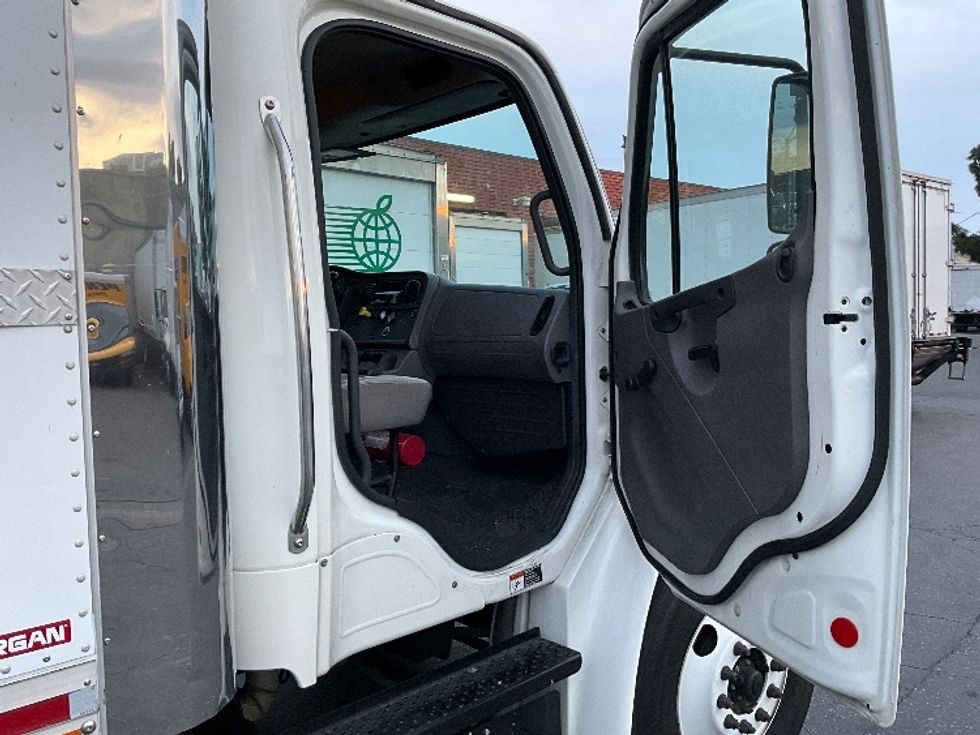 Refrigerated Truck-Light and Medium Duty Trucks-Freightliner-2019-M2-Torrance-CA-125,793\n\t\tmiles-$ 64,500 - Image 20