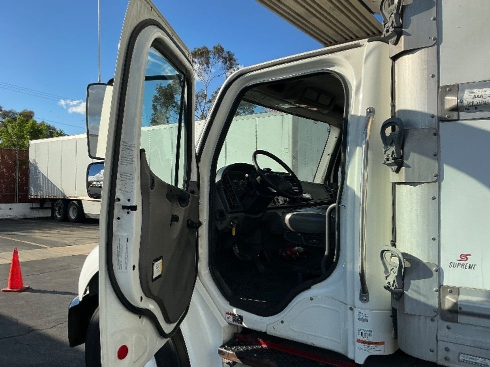 Refrigerated Truck-Light and Medium Duty Trucks-Freightliner-2019-M2-Torrance-CA-155,000\n\t\tmiles-$ 56,000 - Image 16