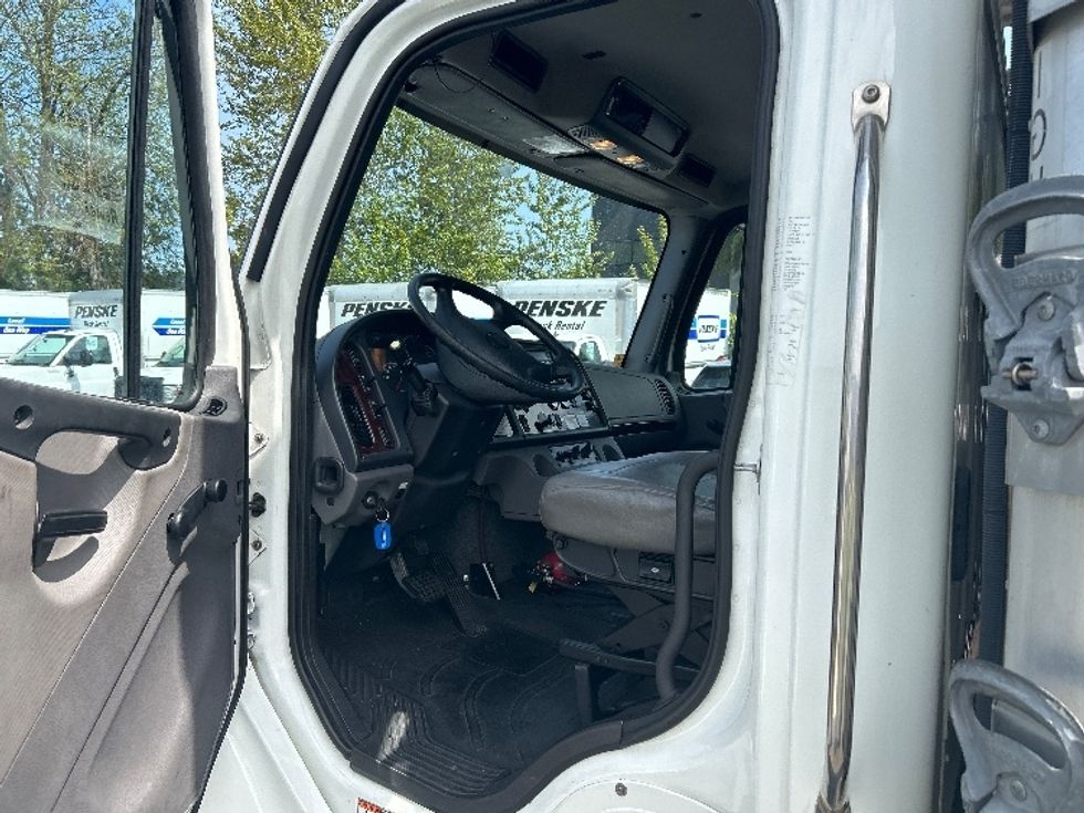 Refrigerated Truck-Light and Medium Duty Trucks-Freightliner-2019-M2-Torrance-CA-175,268\n\t\tmiles-$ 66,000 - Image 16