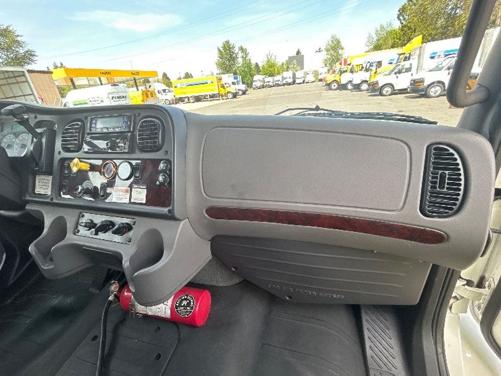 Refrigerated Truck-Light and Medium Duty Trucks-Freightliner-2019-M2-Torrance-CA-175,268\n\t\tmiles-$ 66,000 - Image 21