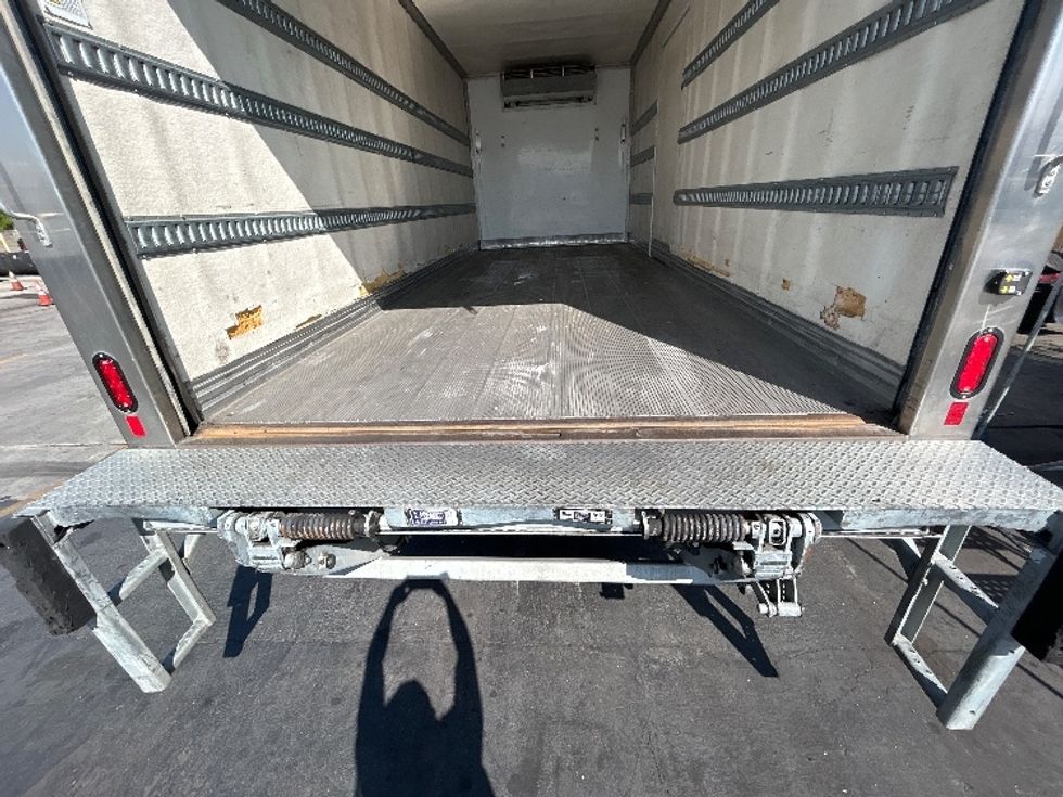 Refrigerated Truck-Light and Medium Duty Trucks-Freightliner-2019-M2-Torrance-CA-192,211\n\t\tmiles-$ 43,500 - Image 10