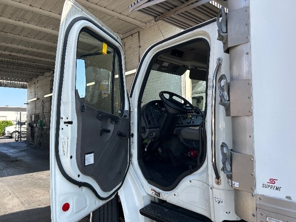 Refrigerated Truck-Light and Medium Duty Trucks-Freightliner-2019-M2-Torrance-CA-192,211\n\t\tmiles-$ 43,500 - Image 16