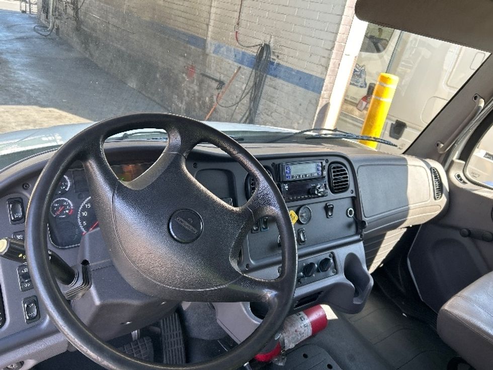 Refrigerated Truck-Light and Medium Duty Trucks-Freightliner-2019-M2-Torrance-CA-192,211\n\t\tmiles-$ 43,500 - Image 17