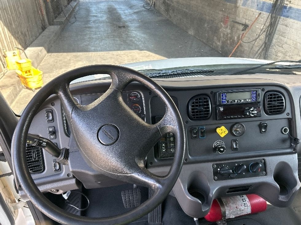 Refrigerated Truck-Light and Medium Duty Trucks-Freightliner-2019-M2-Torrance-CA-192,211\n\t\tmiles-$ 43,500 - Image 18