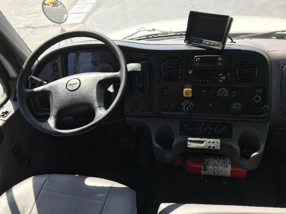 Refrigerated Truck-Light and Medium Duty Trucks-Freightliner-2019-M2-Torrance-CA-212,704\n\t\tmiles-$ 39,500 - Image 17