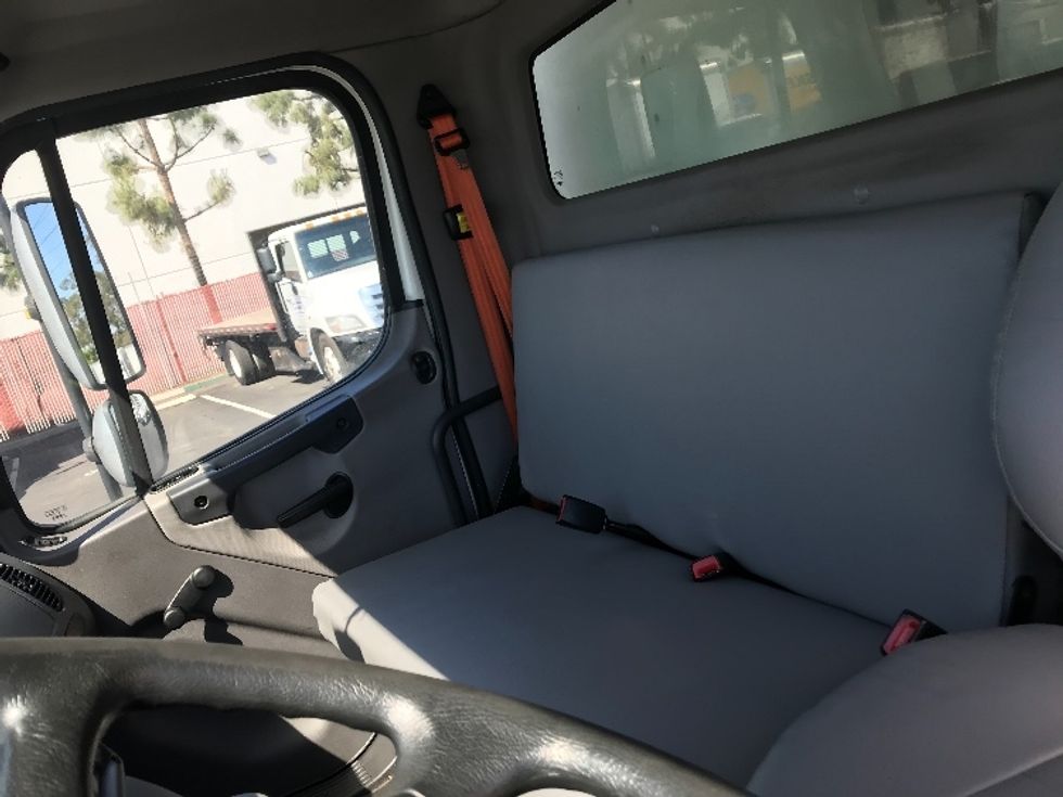 Refrigerated Truck-Light and Medium Duty Trucks-Freightliner-2019-M2-Torrance-CA-212,704\n\t\tmiles-$ 39,500 - Image 19