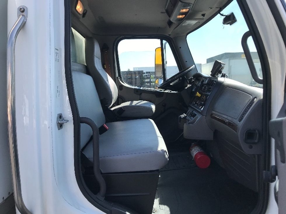Refrigerated Truck-Light and Medium Duty Trucks-Freightliner-2019-M2-Torrance-CA-212,704\n\t\tmiles-$ 39,500 - Image 21