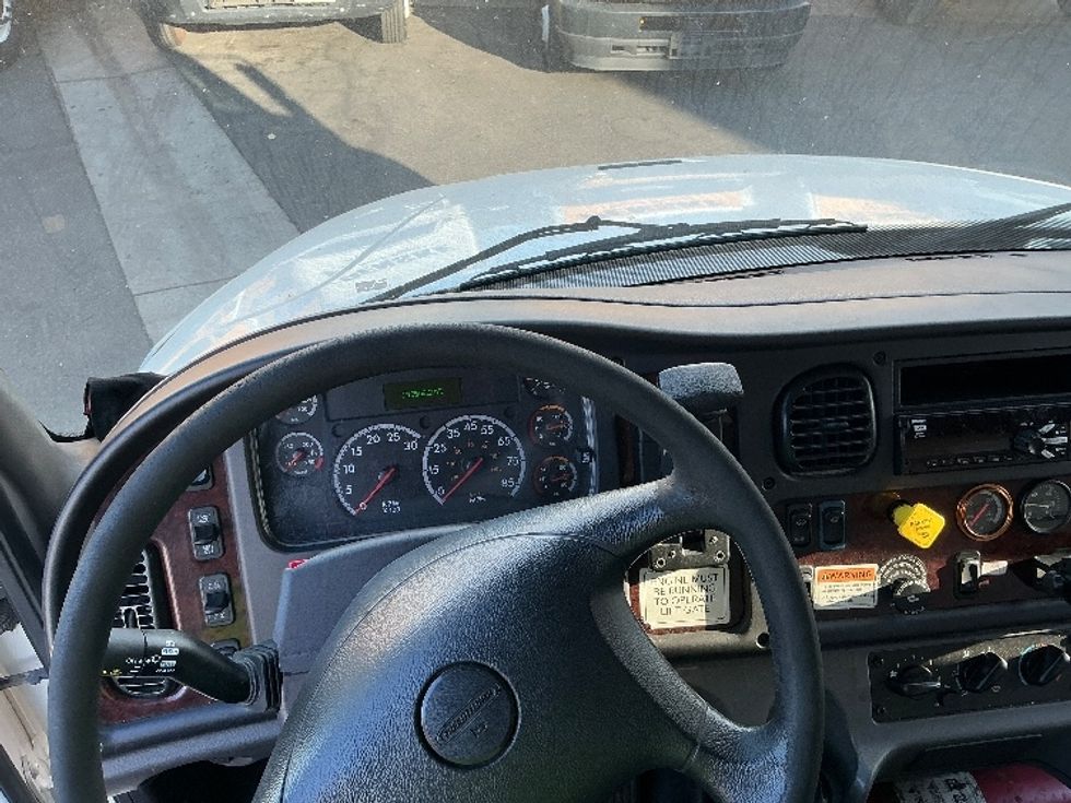 Refrigerated Truck-Light and Medium Duty Trucks-Freightliner-2019-M2-Torrance-CA-218,558\n\t\tmiles-$ 48,750 - Image 18