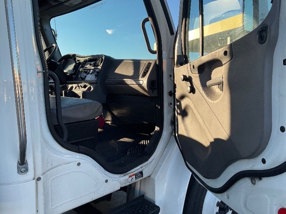 Refrigerated Truck-Light and Medium Duty Trucks-Freightliner-2019-M2-Torrance-CA-224,800\n\t\tmiles-$ 52,250 - Image 20