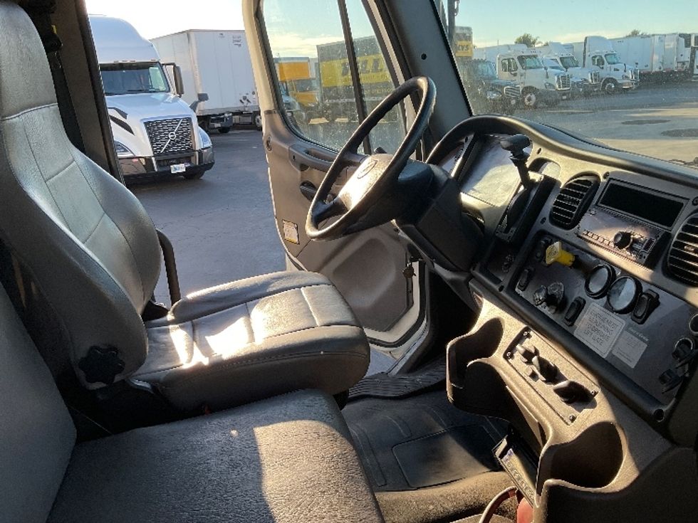 Refrigerated Truck-Light and Medium Duty Trucks-Freightliner-2019-M2-Torrance-CA-224,800\n\t\tmiles-$ 52,250 - Image 22