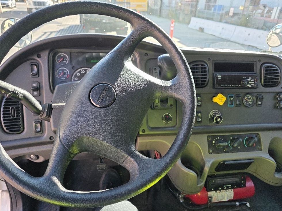 Refrigerated Truck-Light and Medium Duty Trucks-Freightliner-2019-M2-Torrance-CA-264,201\n\t\tmiles-$ 40,250 - Image 13