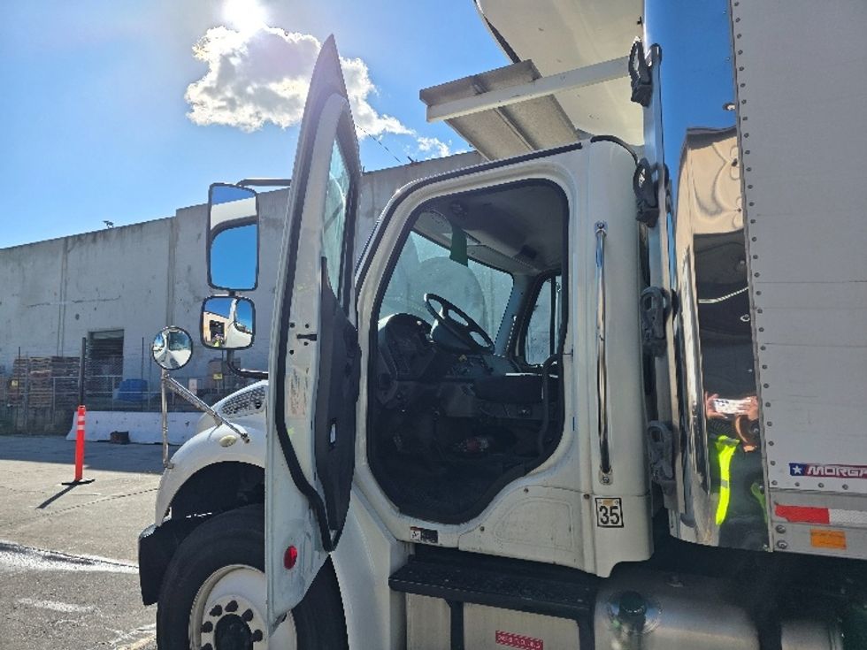 Refrigerated Truck-Light and Medium Duty Trucks-Freightliner-2019-M2-Torrance-CA-264,201\n\t\tmiles-$ 40,250 - Image 17